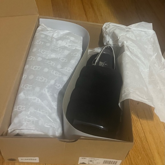 black ugg slide (fresh out box ) - Picture 8 of 12